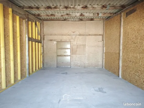 Parking/box 1 pièce 39 m²