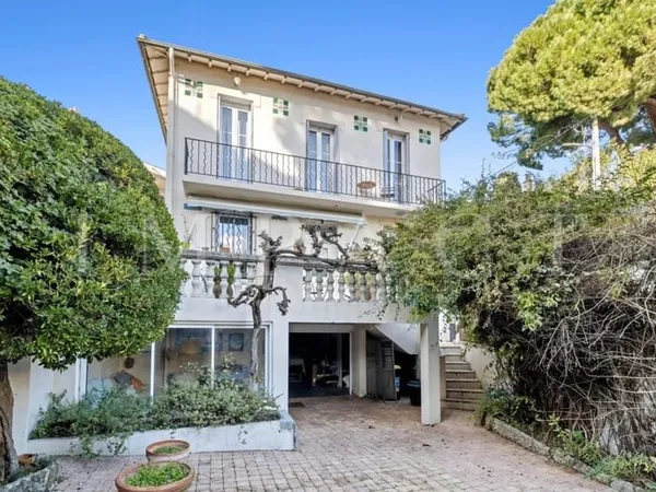 Cannes Petit Juas : Villa proche du centre-ville à pied à vendre