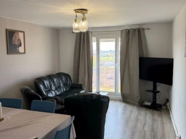 COLLOCATION T4 MEUBLEE, 3 CHAMBRES -TERRASSE- TRAM AU PIED DE L'IMMEUBLE. Ideal Etudiants ou jeunes 