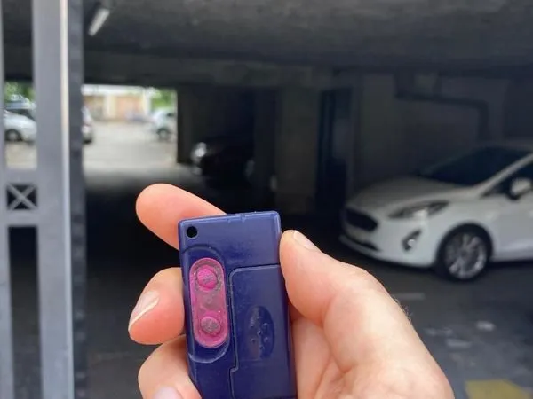 Location longue durée- place parking fermé prox gare SNCF