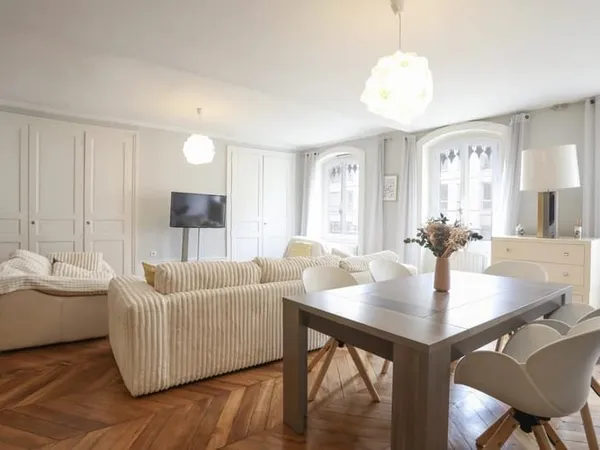 Appartement de 117m2 avec cachet de l'ancien entre Cordeliers et les Quais de Saône - DPE C