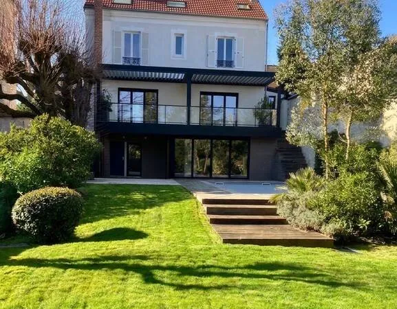 Maison 6 pièces 313 m²