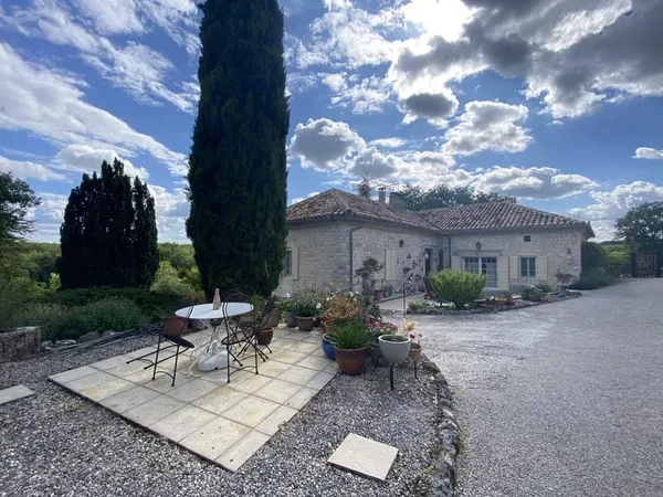 MONTAIGU DE QUERCY Maison en pierre avec 3 chambres, maison