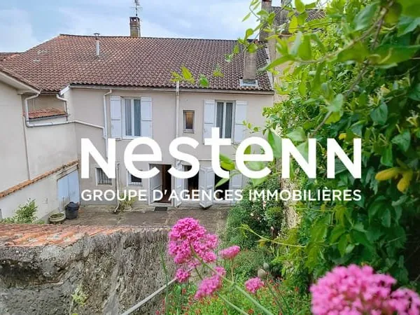 A vendre Maison à Port Sainte Marie 238m² avec cour, jardin, appartement et garage.