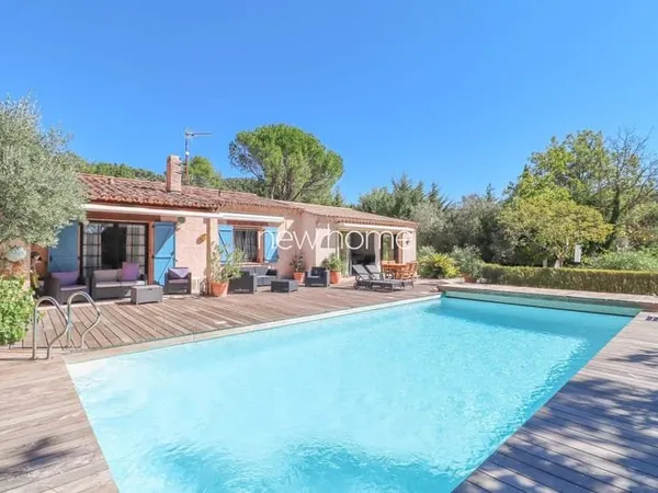 Villa lumineuse de plain-pied, plein sud avec piscine et garage