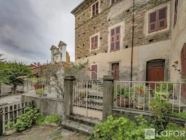 Maison 13 pièces 300 m²