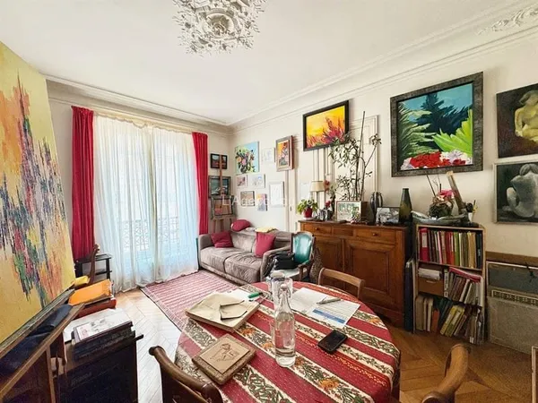 VAUGIRARD / APPARTEMENT HAUSSMANNIEN / 3 CHAMBRES + STUDETTE / CAVE
