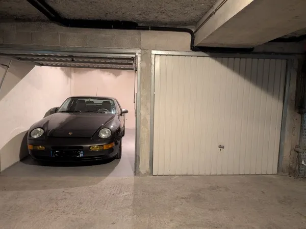 Loue parking - 15m²