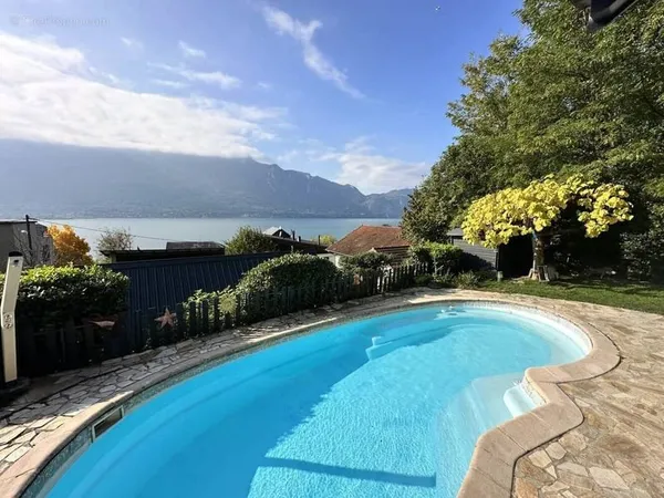 Maison vue sur lac colline de Tresserve (Viviers du lac)