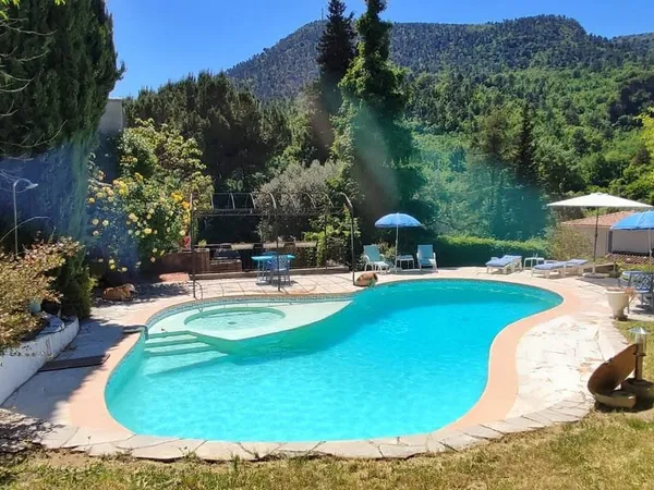Maison 12 pièces 270 m²