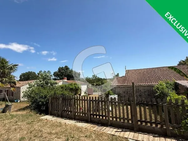 ENSEMBLE IMMOBILIER: MAISON 5 PIECES + GITE 3 PIECES- À VENDRE LAIROUX