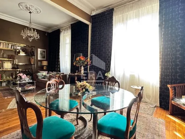 A vendre, rare à Perigueux ! Maison bourgeoise de charme avec jardin paysagé et volume généreux