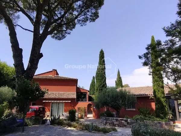 Bastide avec 3 logements, 20 pièce(s) 480 m2, piscine, terrain de 3744m2