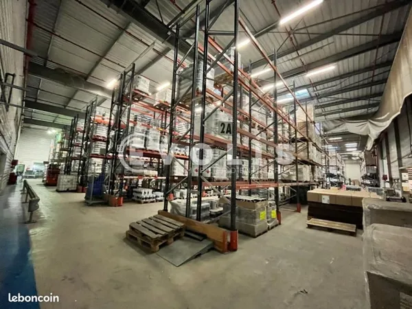 Local industriel 4 420 m²