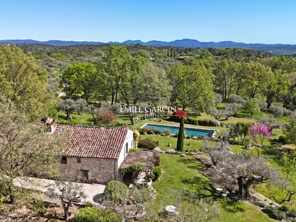 A vendre bergerie en pierres, village de Fayence, Var.