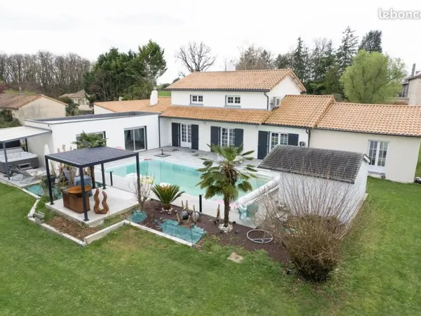 Propriété 8 pièces 242 m²