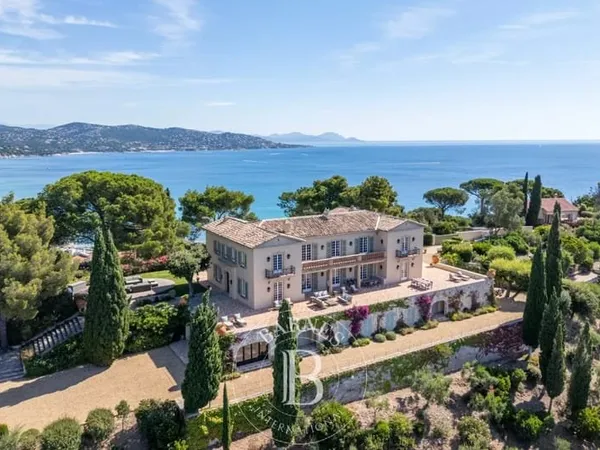 LOCATION SAISONNIÈRE - SAINTE-MAXIME - PROPRIÉTÉ D'EXCEPTION - VUE MER PANORAMIQUE