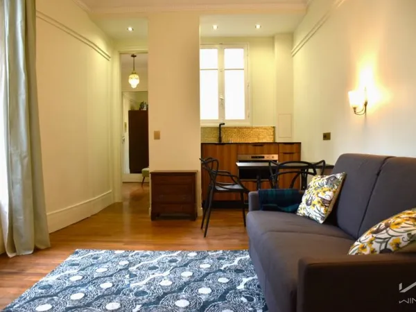 Grand studio à côté de Champs-Élysées Paris 8