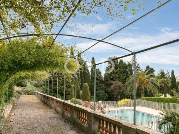 Appartement au dernier étage avec vue sur la mer et piscine