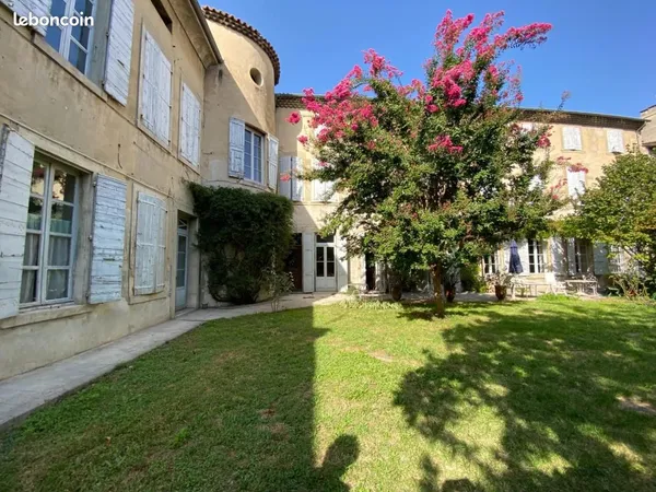 Maison 18 pièces 600 m²