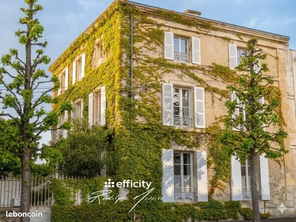 Maison 8 pièces 240 m²