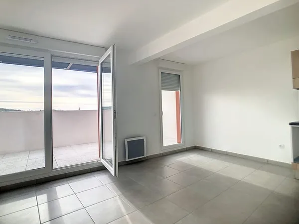 Appartement 3 pièces 61.5 m2 à louer à Agde avec deux places de parking.