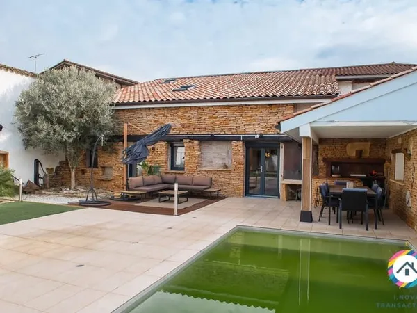 Maison 7 pièces 247m2