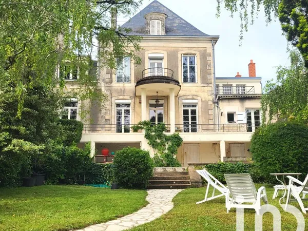 Maison 9 pièces 370 m²