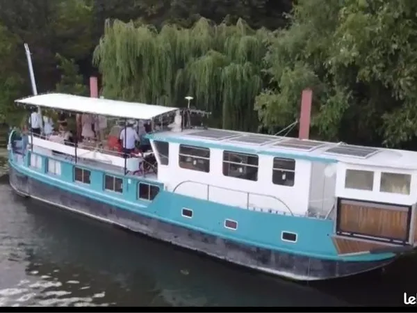 Bateau-logement 60 m2 habitables Mézy sur Seine