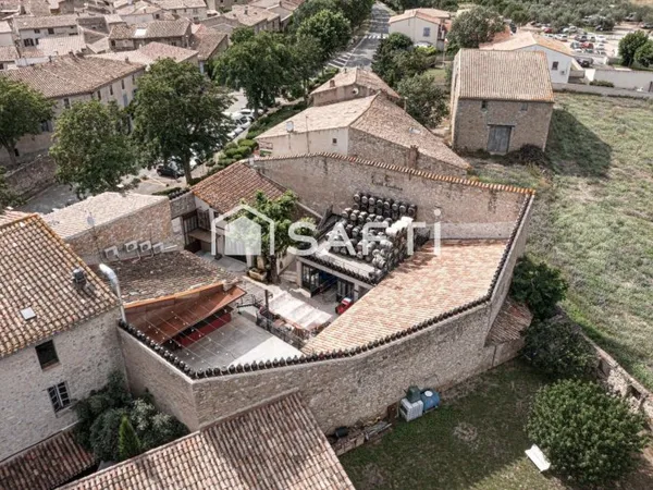Ensemble Immobilier à Lagrasse, appartements, murs commerciaux et locaux.