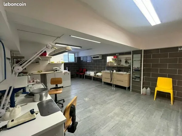 LOCAL COMMERCIAL 1300 m² JUAN LES PINS