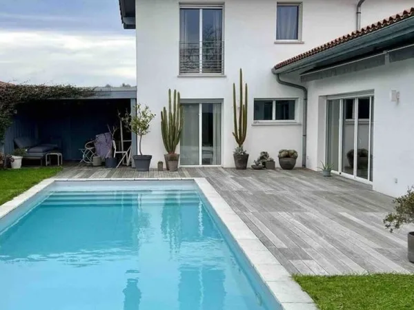 Villa 5 pièces 168 m²