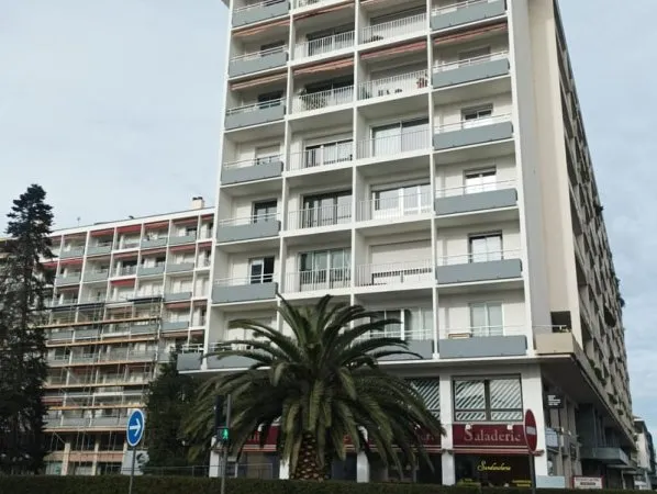 Local commercial 5 pièces 121 m²