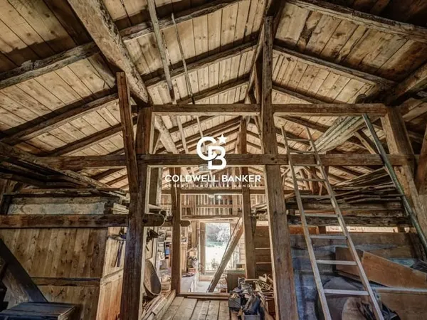 Grande ferme de 296m² à rénover et terrain de 2922m² à construire aux Houches