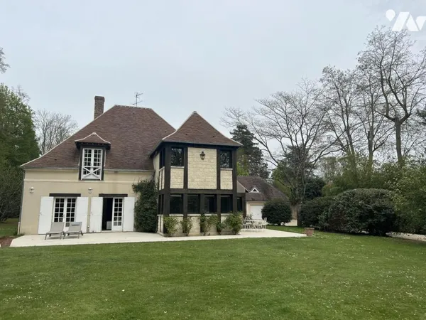 Maison 8 pièces 234 m²