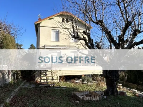 CHARMANTE MAISON DE 108 M2 SUR TERRAIN DE 528 M2 VALS PRES LE PUY