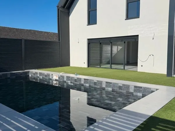 Maison neuve moderne SANS ESPACE VERT