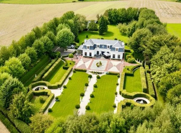 Maison 6 pièces 320 m²