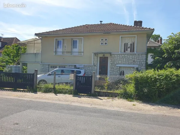 Maison individuelle partiellement rénovée sur 461 m² de terrain