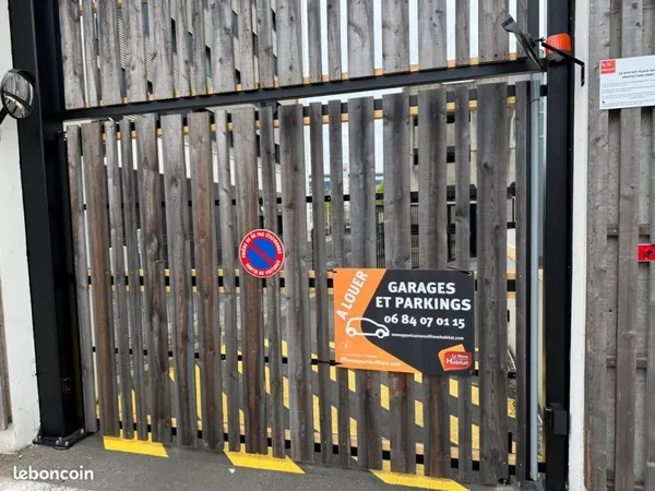 Parkings disponibles à louer (aérien, couvert ou garage)