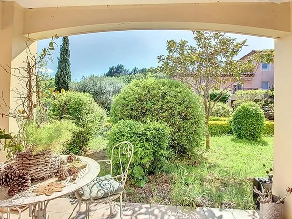 A Vendre Flayosc Studio vendu loué avec Terrasse