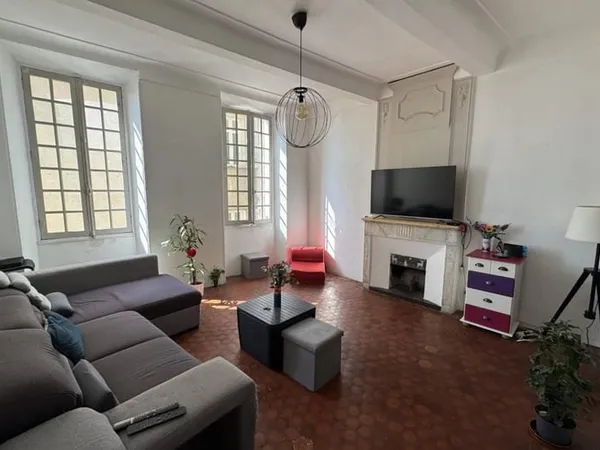 GRASSE grande et belle maison de ville 247m2