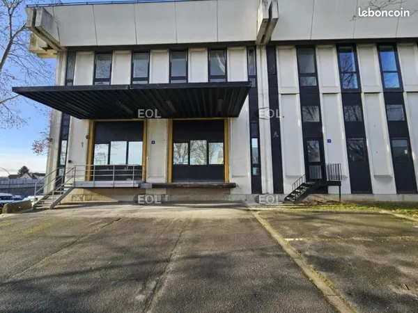 Local d'activité 1 556 m²
