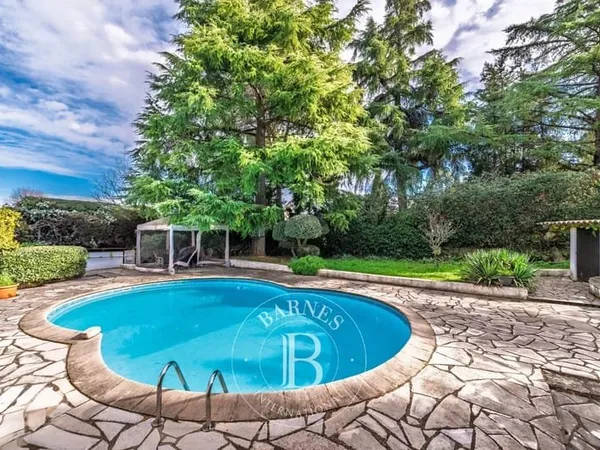 Roquefort-Les-Pins, villa avec 5 chambres, studio et piscine