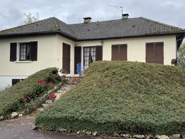Pavillon de 100 m² sur sous-sol sur 1 600 m² de terrain