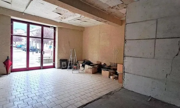 Entrepôt 106 m²
