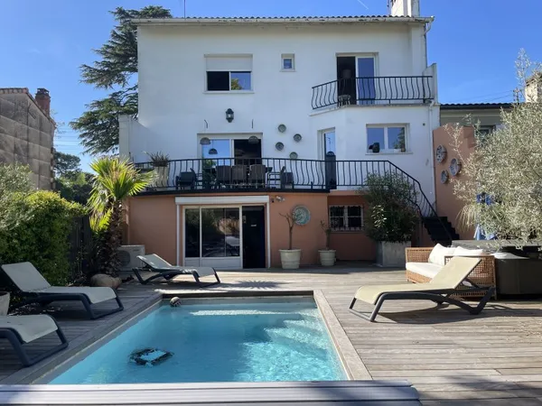 Maison 8 pièces 232 m²