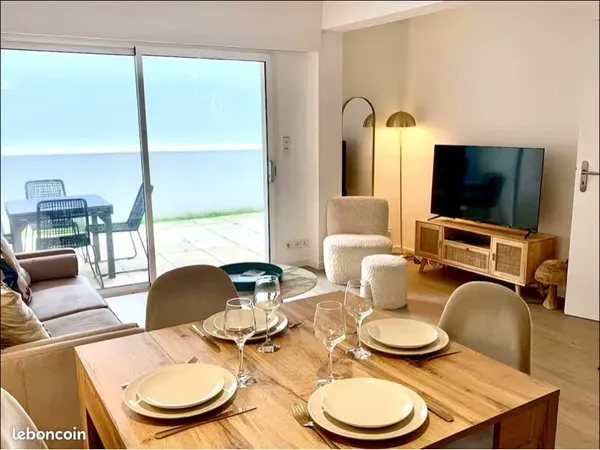 Appartement T2 avec grande terrasse privée - hyper centre - 100m à pied de la grande plage 🏖️