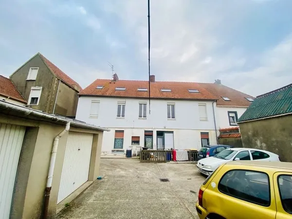 Immeuble à vendre Proche de MARQUISE (62) - 4 appartements + garages - Rinxent (gare Rinxent/Marquis