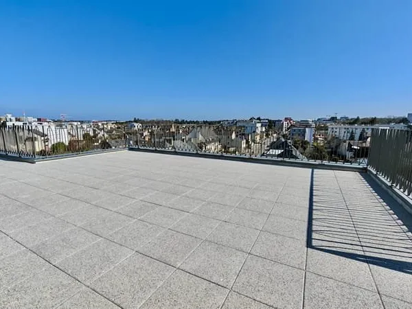 Magnifique terrasse panoramique 100m2, étage élevé